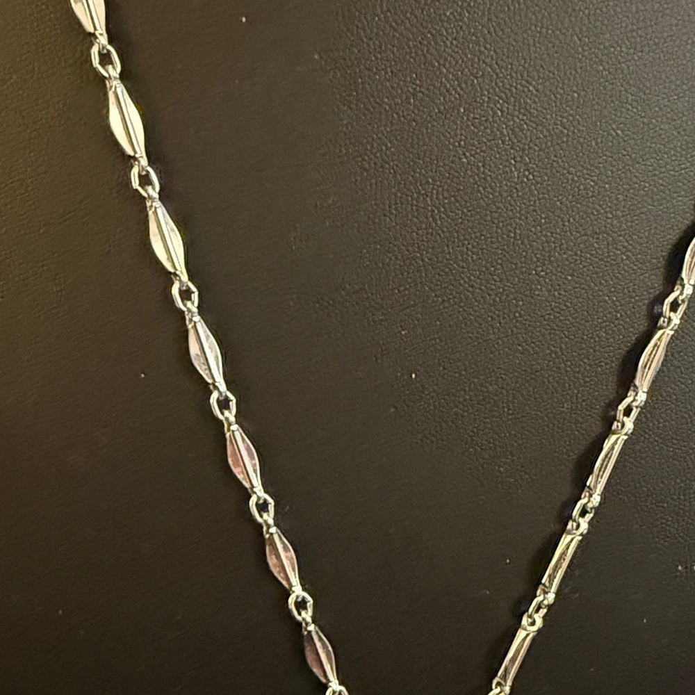 Monet Signed Flower Basket Pendant Silver Plated Vintage Necklace. Circa 1968. - Picture 6 of 7